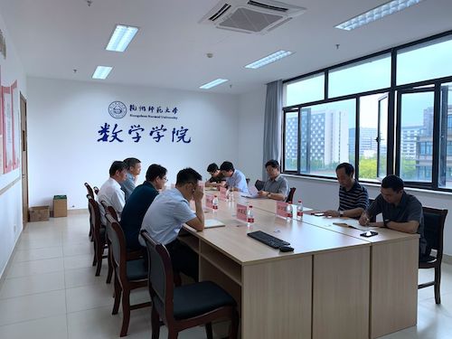 陈春雷与黄色小说
党政班子成员座谈