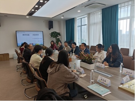 11月25日，副院长虞旦盛带队走访钱江外国语实验